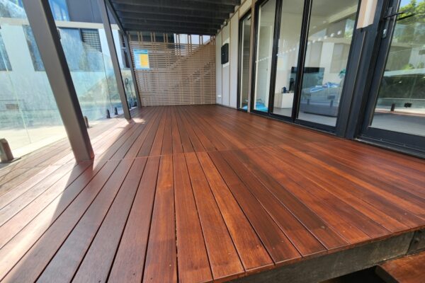 How to Sand and Finish a Deck With Oils & Stains